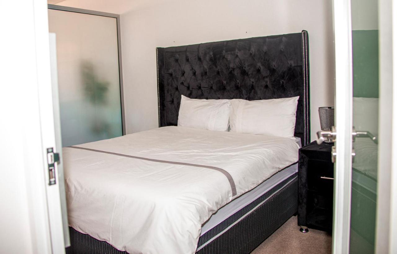 Urban Oasis Apartments At Freedom Plaza วินด์ฮุก ภายนอก รูปภาพ