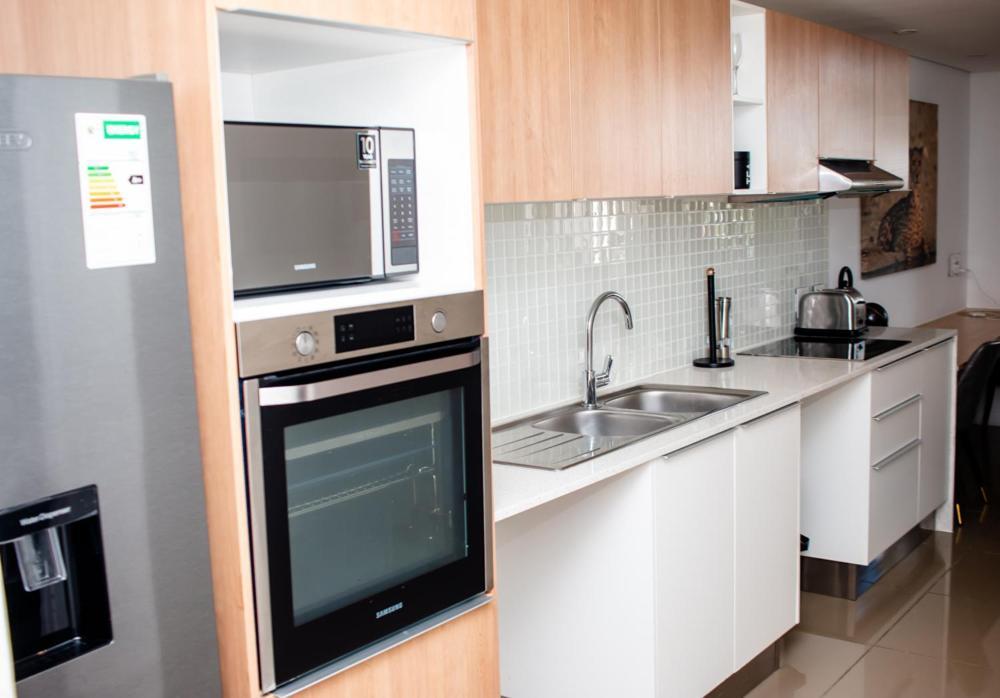 Urban Oasis Apartments At Freedom Plaza วินด์ฮุก ภายนอก รูปภาพ