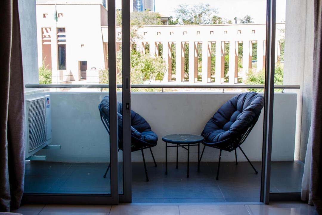 Urban Oasis Apartments At Freedom Plaza วินด์ฮุก ภายนอก รูปภาพ