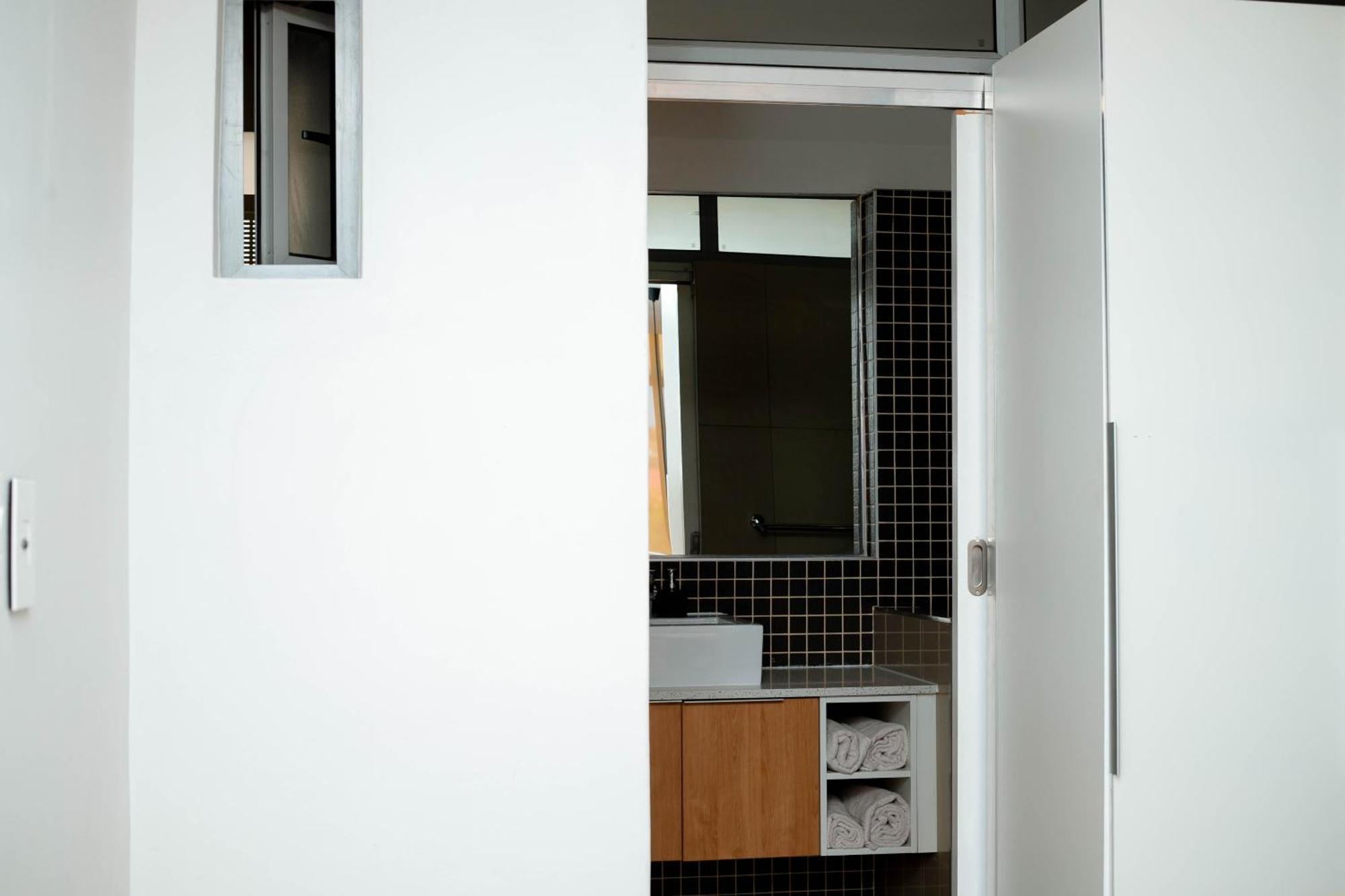 Urban Oasis Apartments At Freedom Plaza วินด์ฮุก ภายนอก รูปภาพ