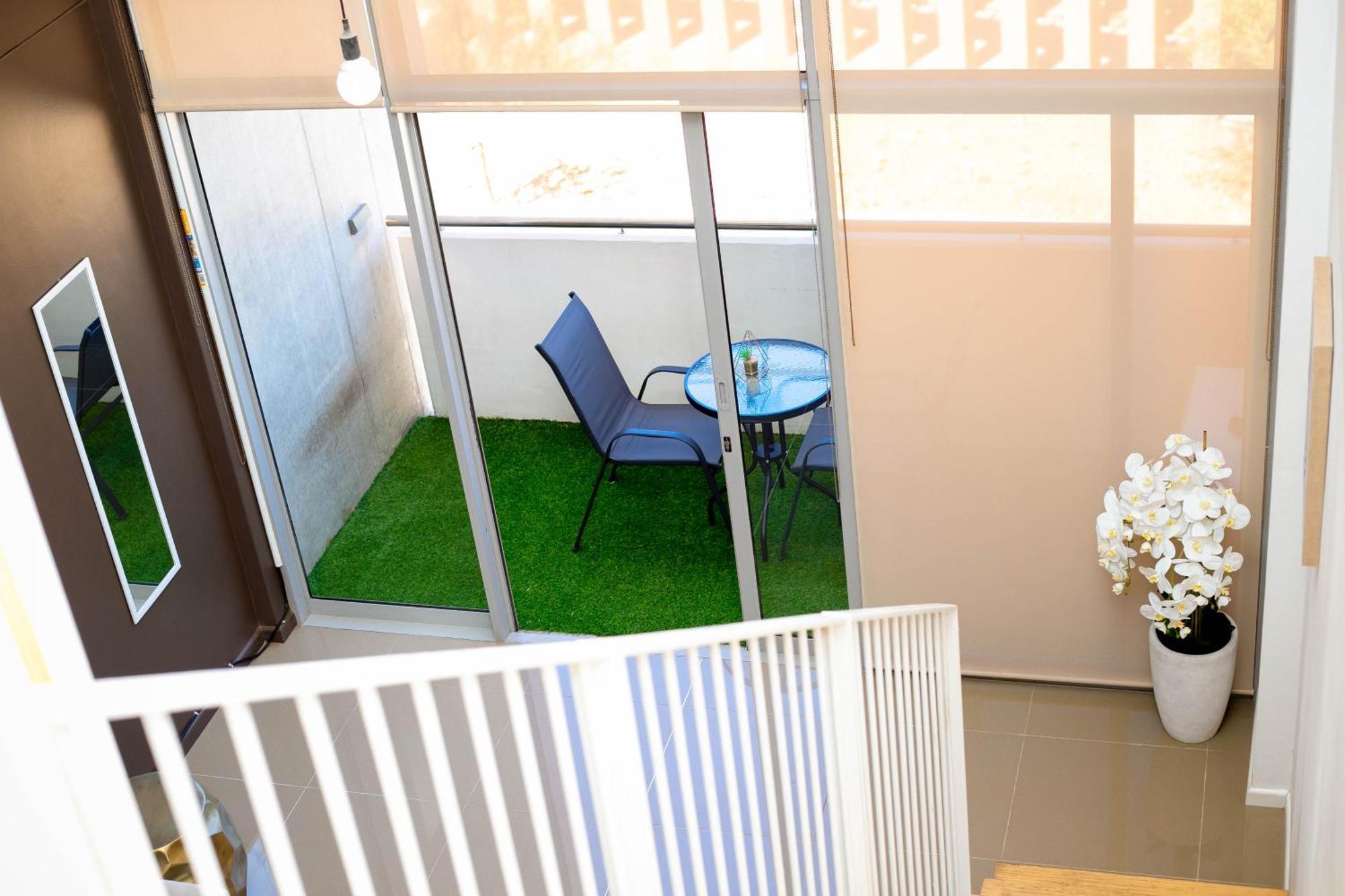 Urban Oasis Apartments At Freedom Plaza วินด์ฮุก ภายนอก รูปภาพ